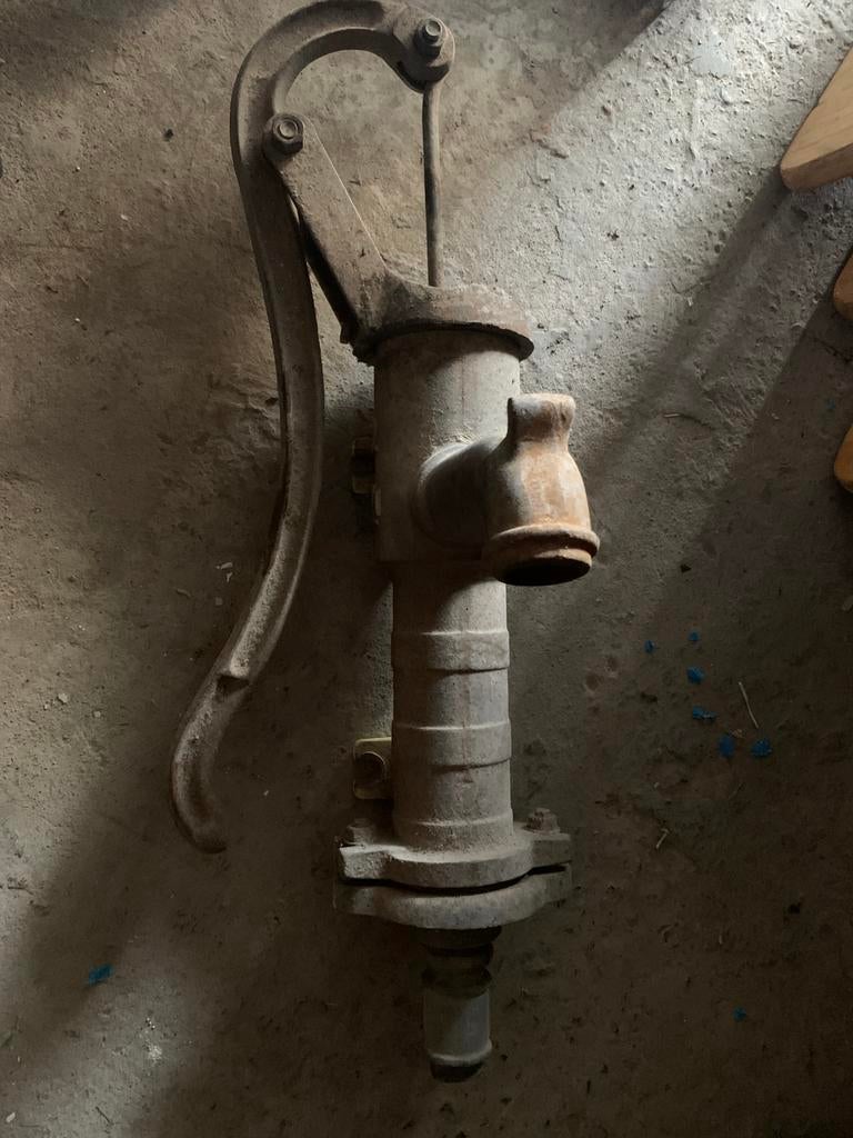 Ancienne pompe, Enlèvement, Utilisé