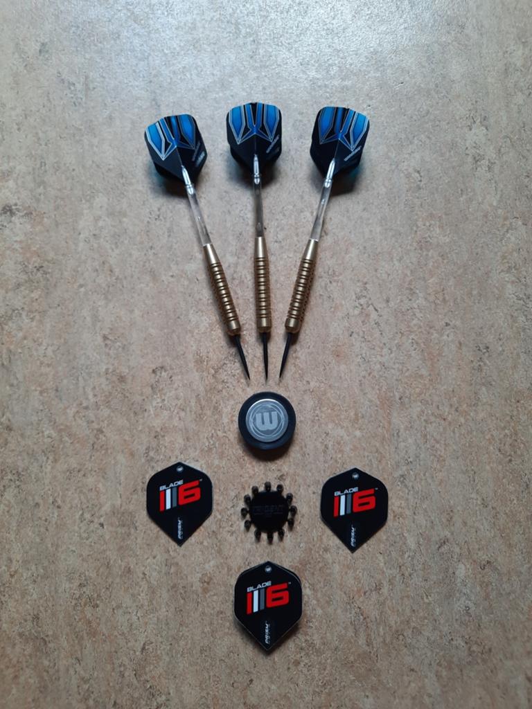 Setje splinternieuwe dartpijlen 23g van Winmau + toebehoren, Sport en Fitness, Ophalen, Nieuw, Pijlen