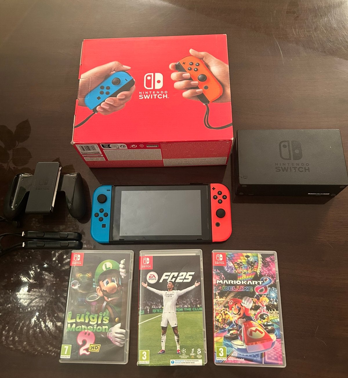 Nintendo switch, Consoles de jeu & Jeux vidéo, Enlèvement, Switch Original, Avec 2 manettes, Avec jeux