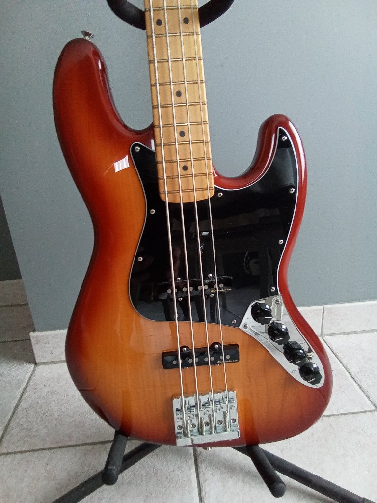 Joueur Fender et basse de jazz dans Sienna Sunburst, Musique & Instruments, Enlèvement, Comme neuf, Électrique