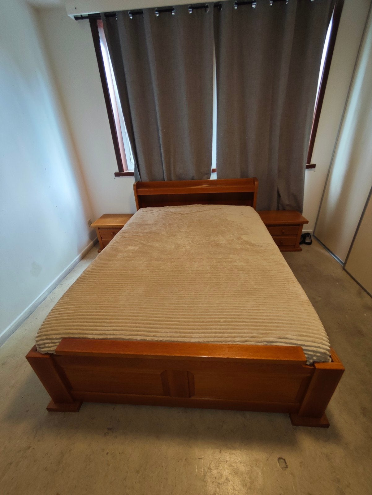 Houten tweepersoonsbed met nachtkastjes, Ophalen, Gebruikt, Bruin, Klassiek