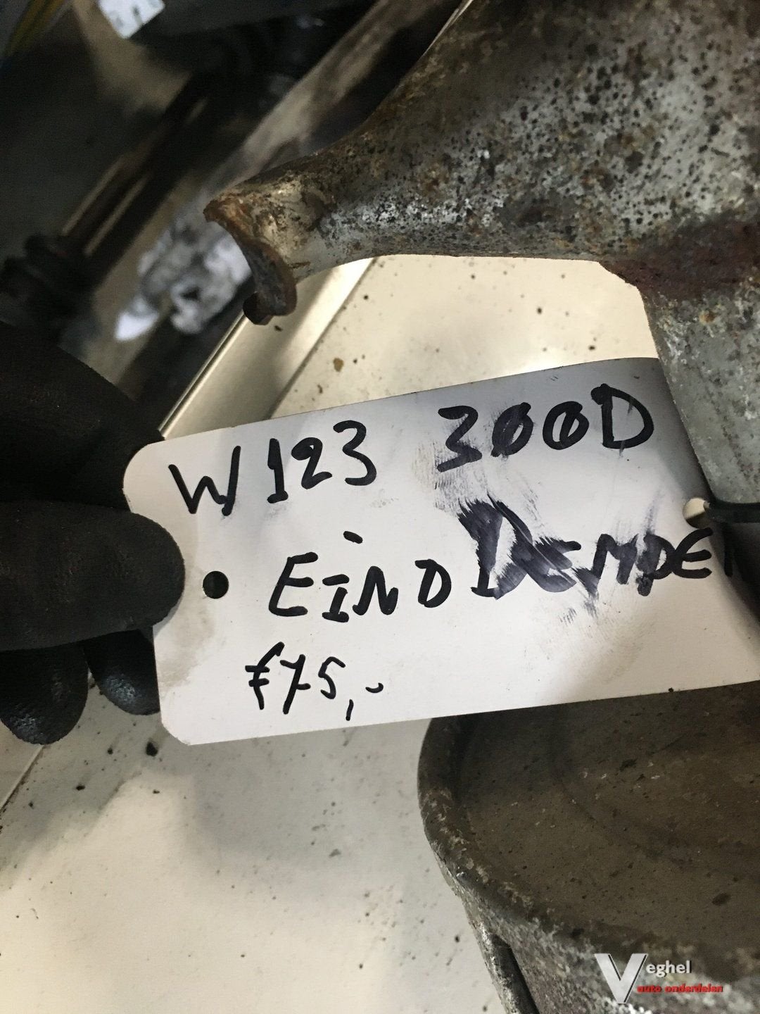 Mercedes w123 300 diesel Einddemper, Autos : Pièces & Accessoires, Systèmes d'échappement, Utilisé, Enlèvement