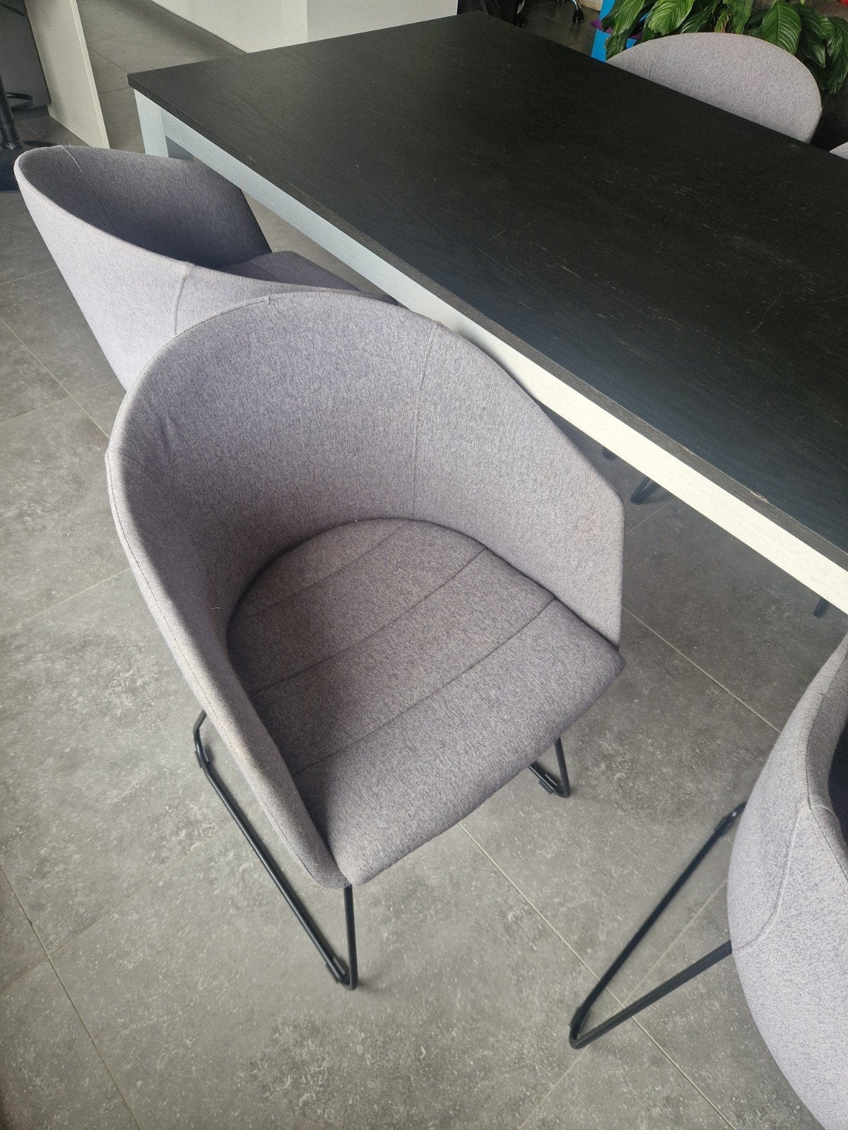 Zwarte eettafel 90*220 en 6 grijze stoelen, Huis en Inrichting, Ophalen, Zo goed als nieuw, Grijs, Hout