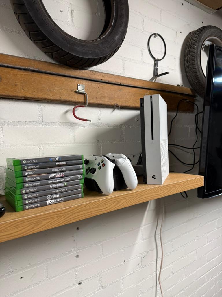 Xbox One met spellen en controllers, Games en Spelcomputers, Spelcomputers | Xbox One, Ophalen, Zo goed als nieuw, Xbox One