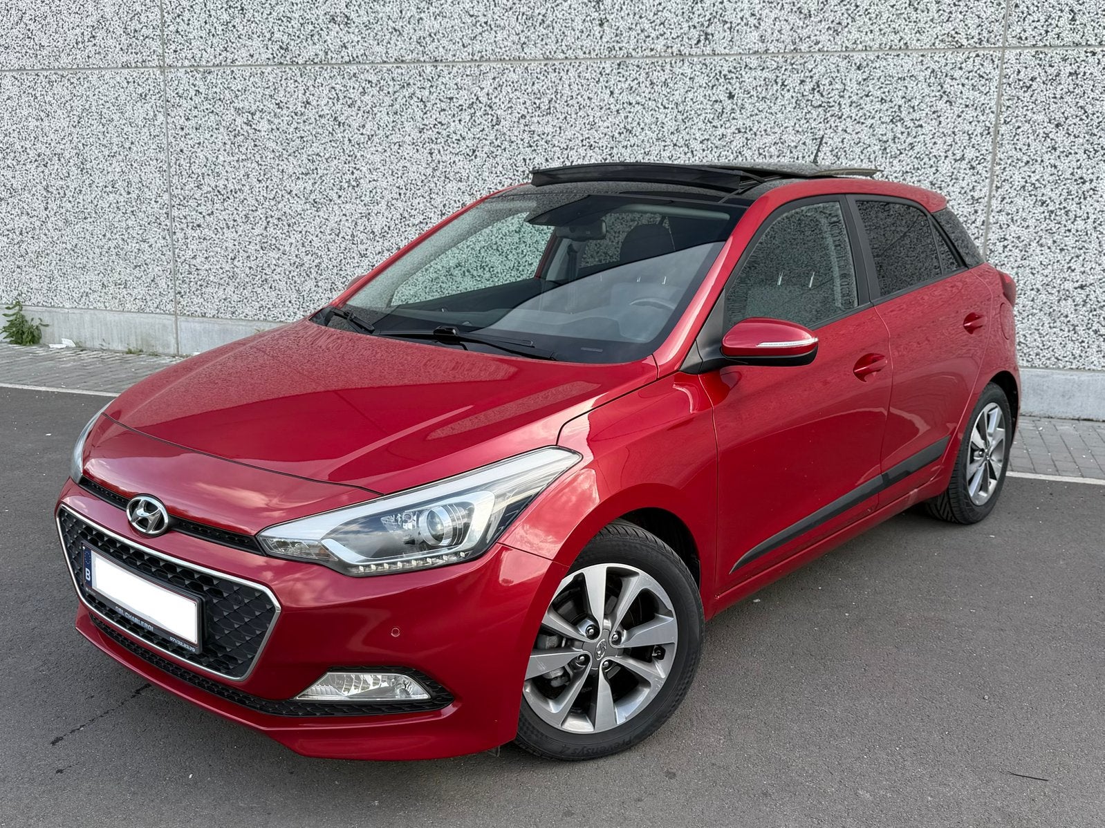 Hyundai i20 1.4i Essence * FAIBLE KM * AUTO * FULL OPTIONS, Autos : Divers, Voitures accidentées, Rouge, Berline, Automatique