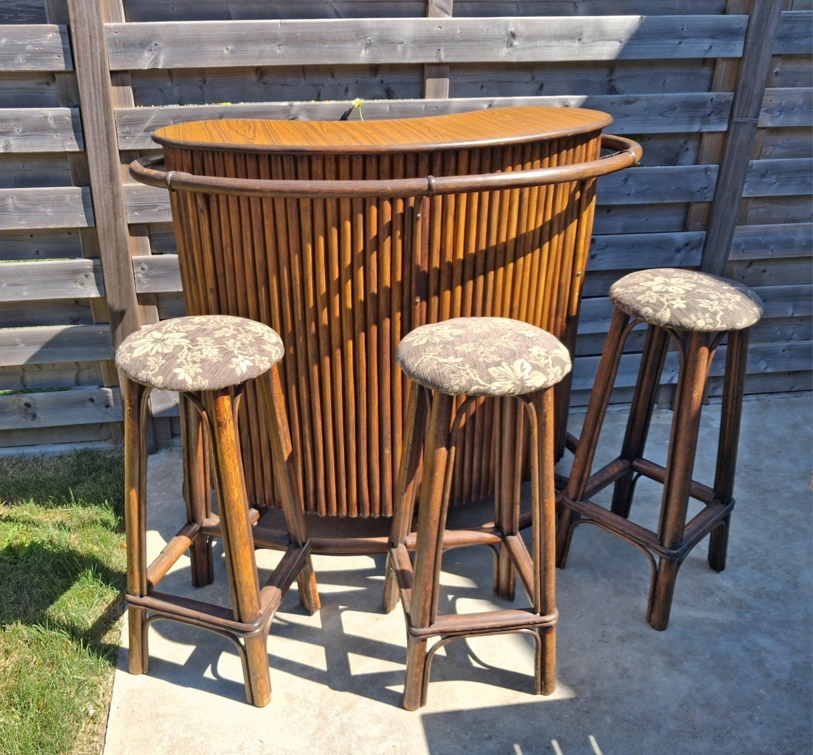 Tiki bar, Enlèvement ou Envoi