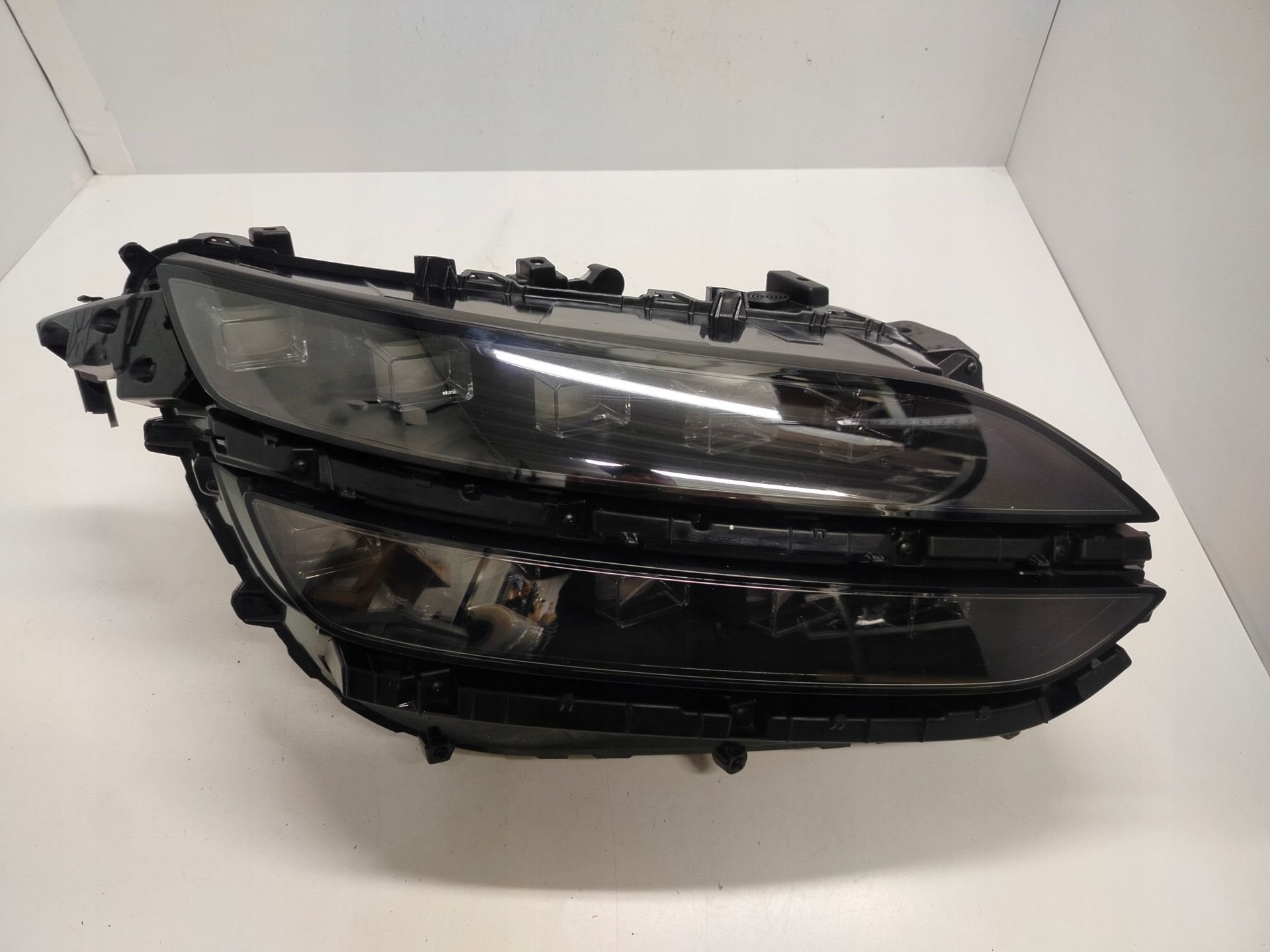 Genesis GV60 Koplamp Rechts L07R, Genesis Motor, LLC, Gebruikt, Info@genesis.com, Heolleung-ro 12
06797  Seoul