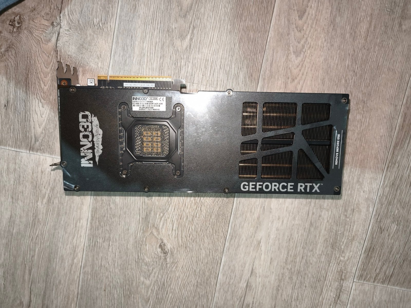 INNO3D GeForce RTX 5090 X3 (POUR PIÈCES), Informatique & Logiciels, Cartes vidéo, Enlèvement ou Envoi