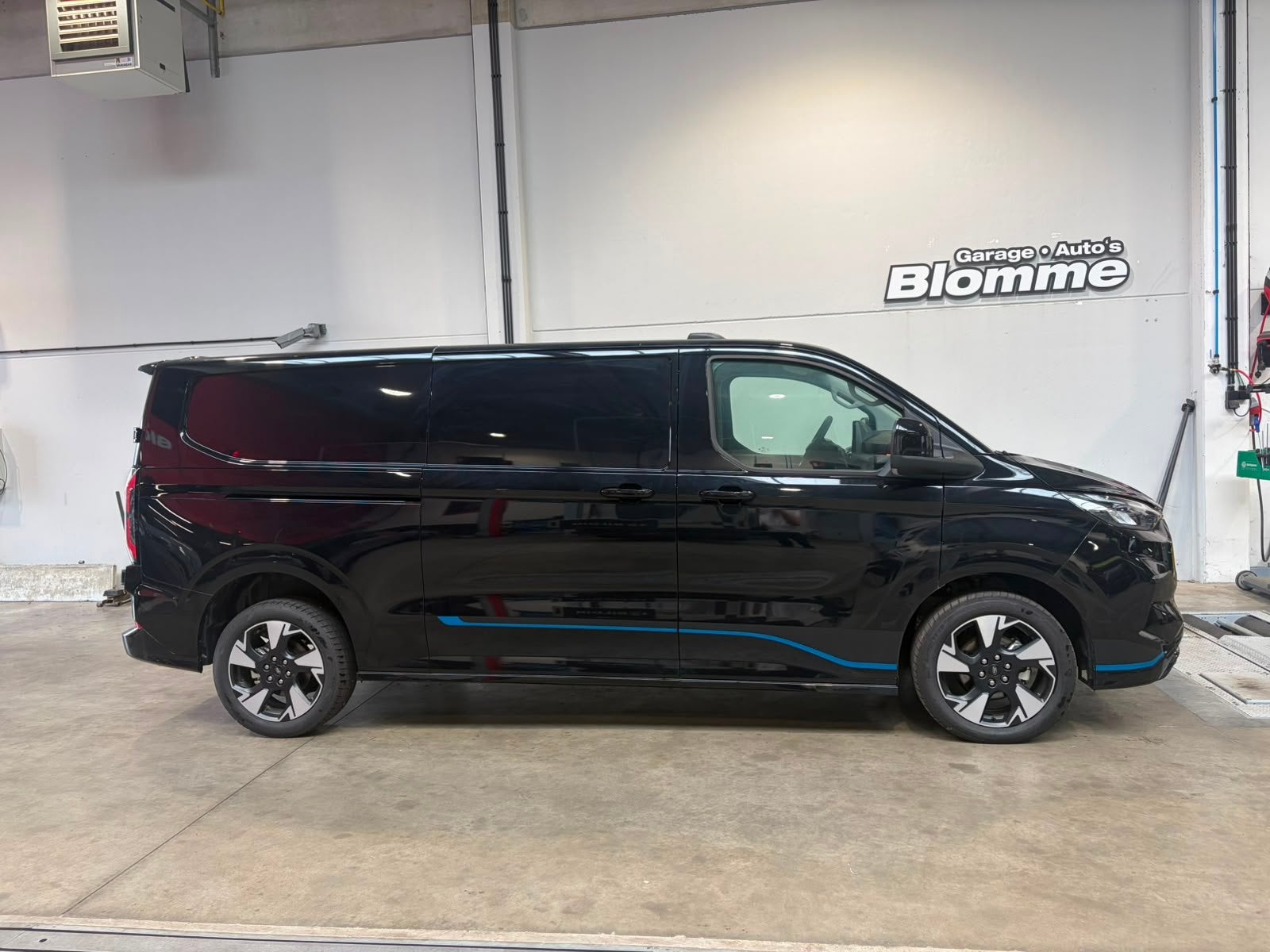 Ford Transit Custom SPORT 320 2.0 TDCI L2H1 NIEUW 5 jaar fab, Autos, Achat, Euro 6, Entreprise, 3 places