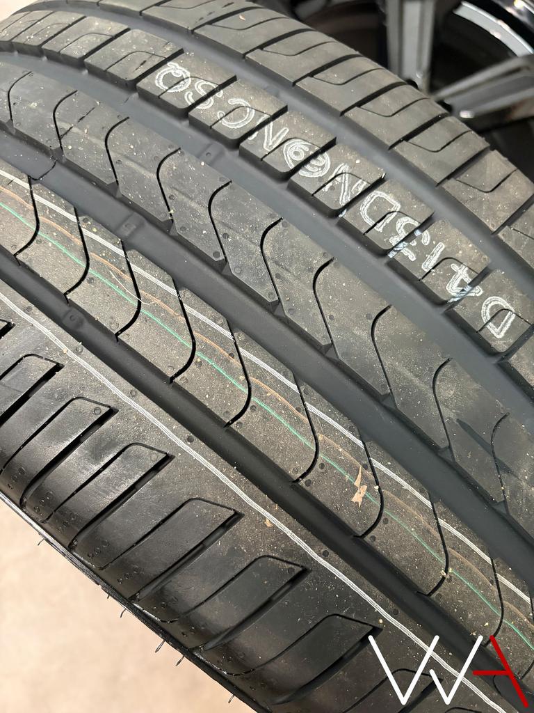 22 inch Volvo XC90 R-Design Black velgen Pirelli T8 zomer, Auto-onderdelen, Banden en Velgen, Gebruikt, -, 275 mm, -