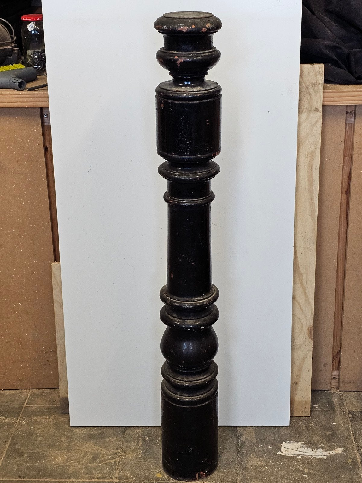 Balustrade d'escalier ancienne — Poteau principal, Enlèvement