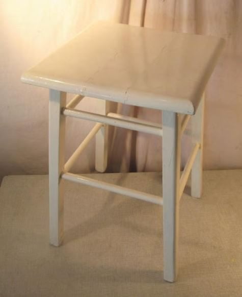 Belle table d'appoint ancienne en bois - 31 x 31 x 48, Maison & Meubles, Enlèvement ou Envoi, Comme neuf, Carré, Bois