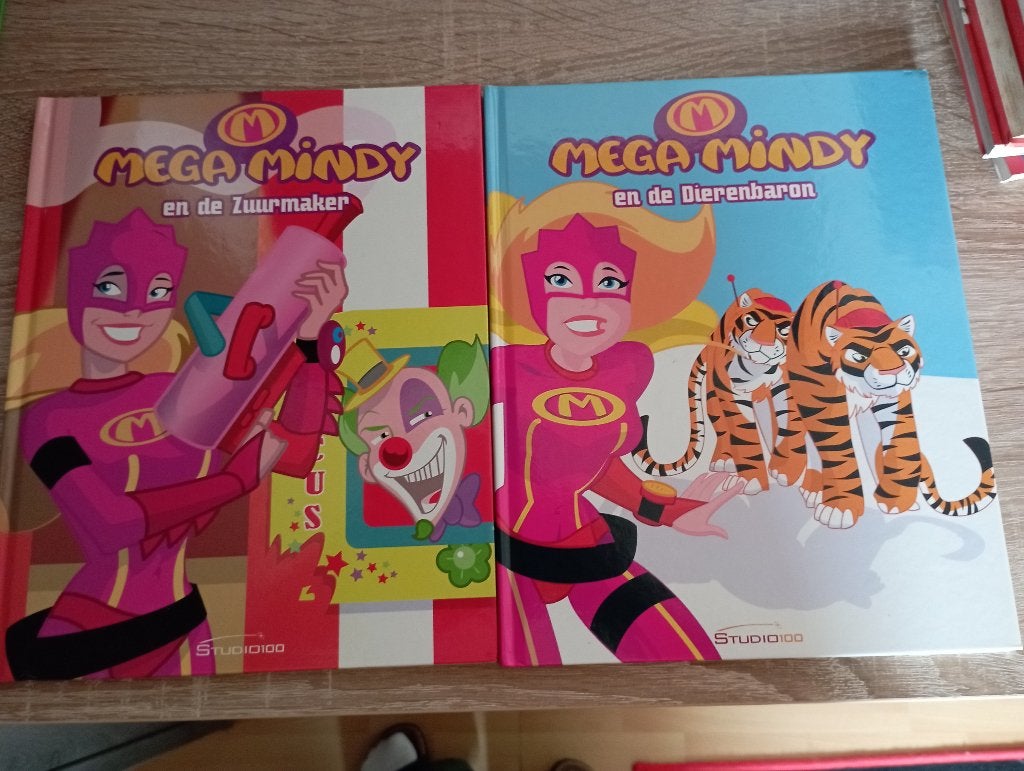 2 boeken mega mindy, Ophalen of Verzenden, Zo goed als nieuw