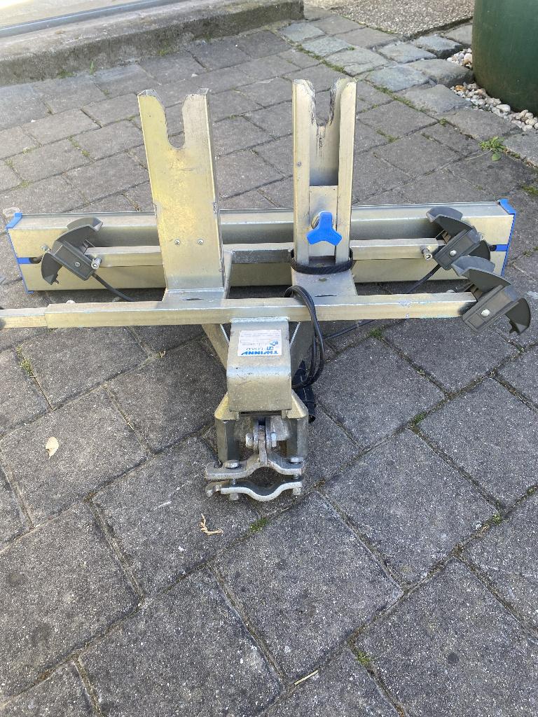 Fietsendrager Twinny Load Swing, Auto diversen, Fietsendragers, Gebruikt, Trekhaakdrager, 2 fietsen, Brede banden, Elektrische fiets