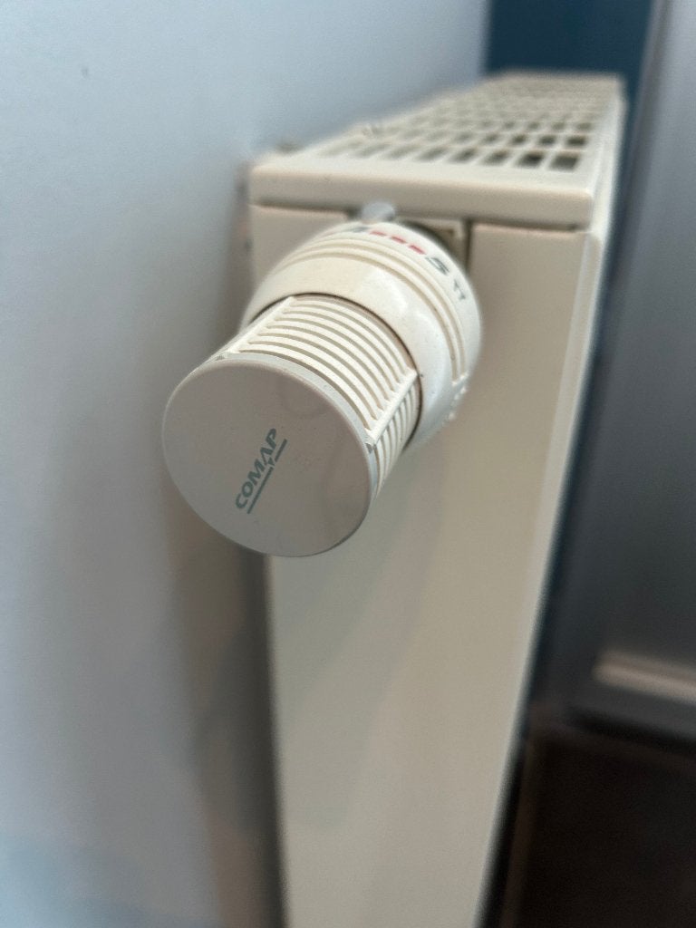 4 radiateurs à panneau blanc avec vanne thermostatique, Bricolage & Construction, Enlèvement