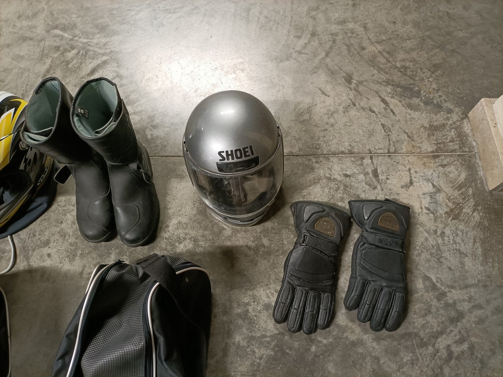 helm shoei, handschoen richa XL, laarsen richa maat 45, Enlèvement