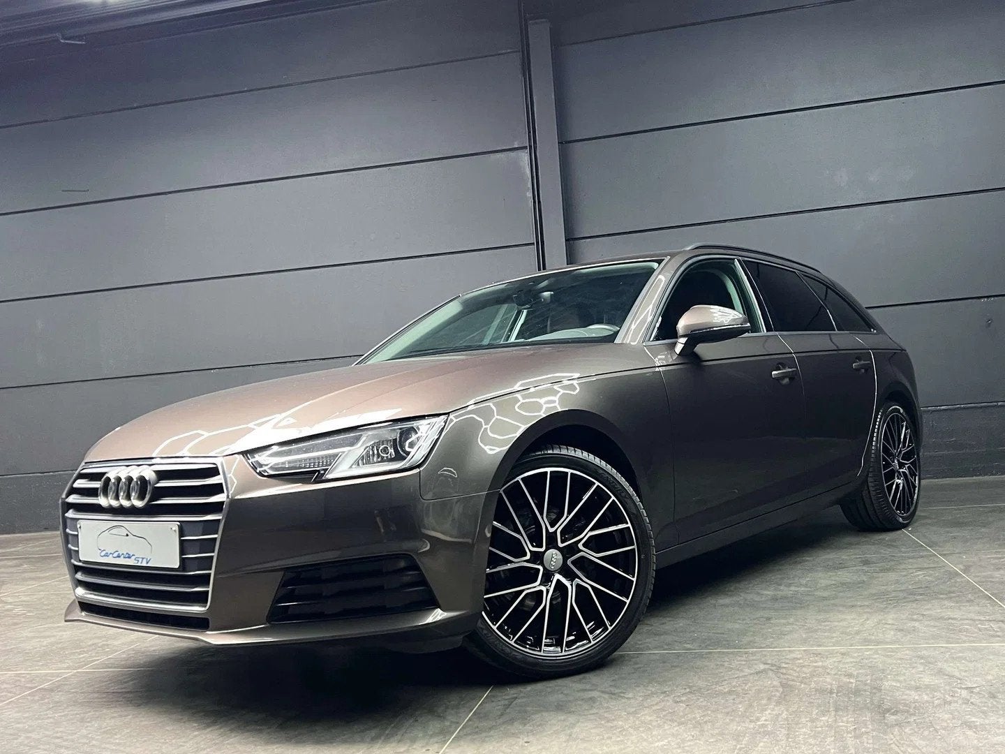 Audi A4 Avant TFSI / Leder / Navi / LED / Trekhaak /, Argent ou Gris, Achat, Entreprise, Boîte manuelle