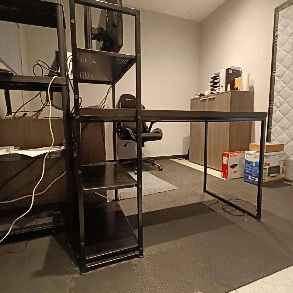Zwarte Bureau met rek, Ophalen, Gebruikt, Metaal, Schoolbureau