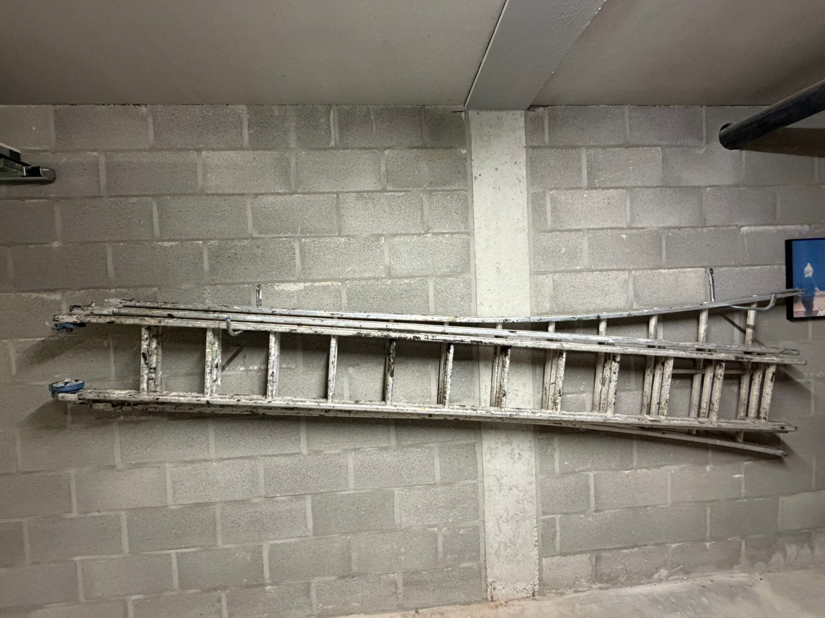 Triple echelle aluminium avec roulette pour façade., Enlèvement, Utilisé, Échelle