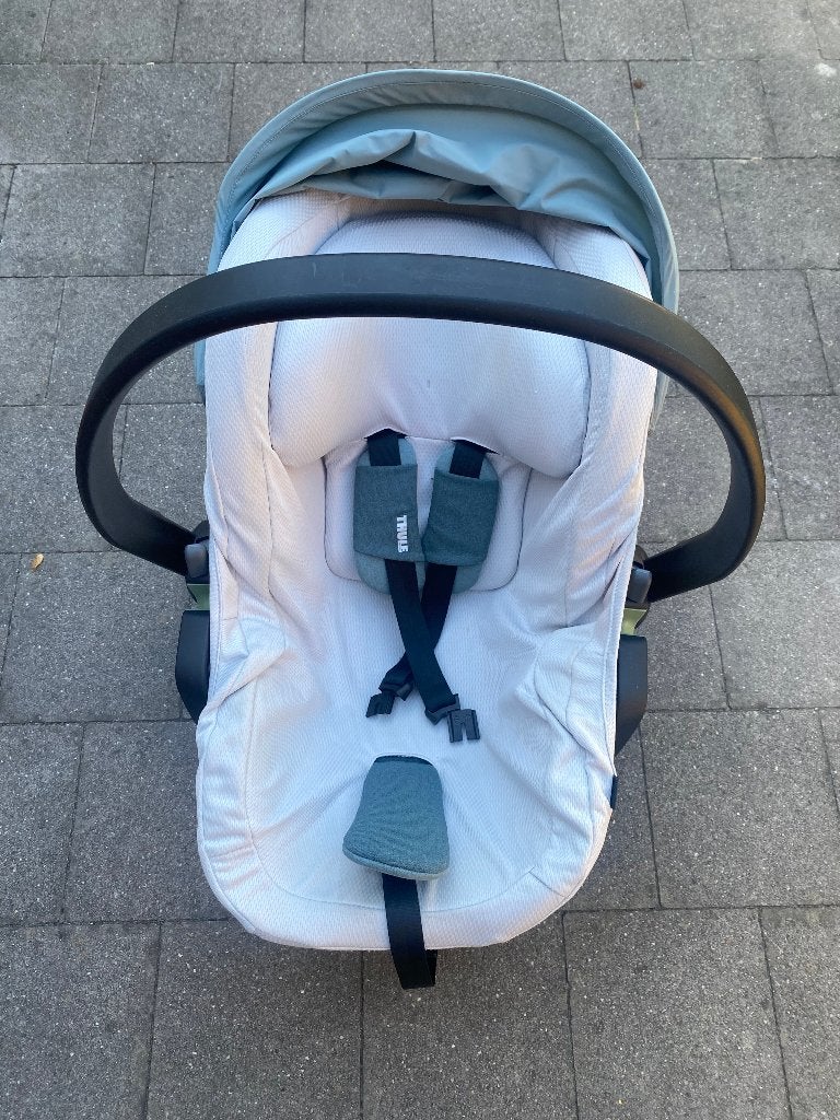 Thule Maple autostoel (maxicosi), Autogordel of Isofix, Slaapstand, Zo goed als nieuw, 0 t/m 13 kg