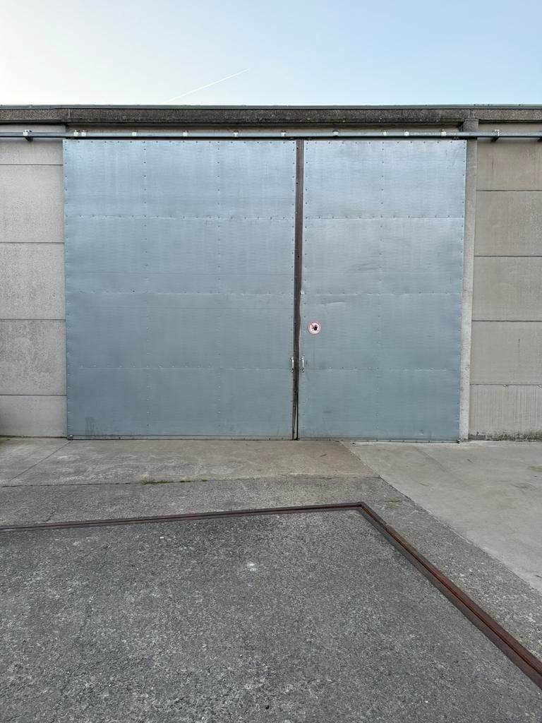 Schuifpoort voor loods opening 450 cm hoog 585 cm breedte, Enlèvement, Utilisé, Autres types, Métal