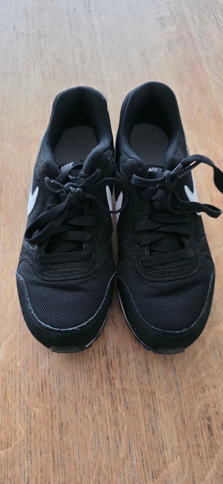 Chaussure de sport Nike noire 38 en parfait état, Sports & Fitness, Hockey, Enlèvement ou Envoi, Comme neuf, Chaussures
