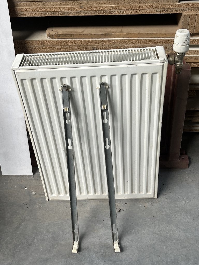 Radiateur avec robinet et support mural 70 x 50 x 10 cm., Bricolage & Construction, Enlèvement, Utilisé, Radiateur