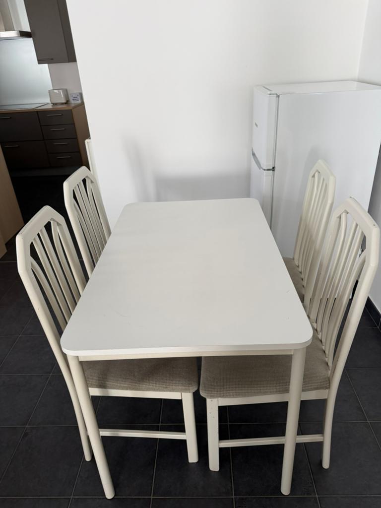 Keukentafel met 4 stoelen, Ophalen