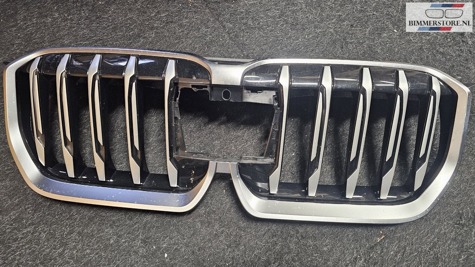 Grille spaaks grijs zwart X line BMW X1 U11 U12 51139880301, Gebruikt, -, Ophalen of Verzenden, -