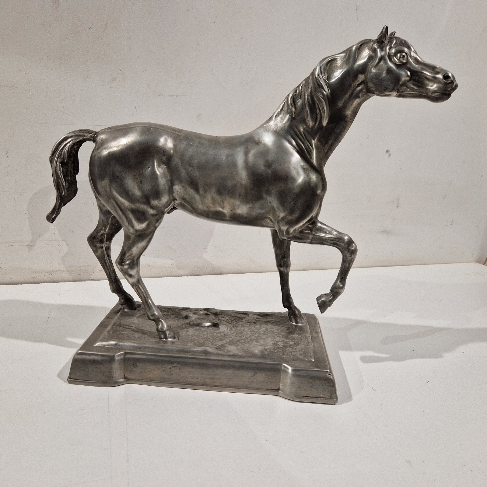 cheval en étain 32 cm, œuvre d'art, écurie pour amateurs de, Enlèvement ou Envoi