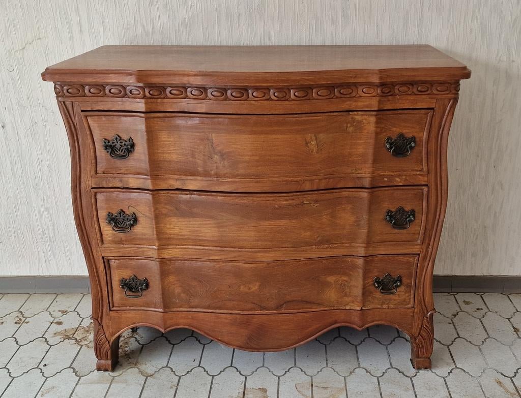 Zeer mooi gebogen dressoir uit de 18e eeuw, Ophalen