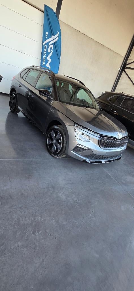 Skoda Kamiq TSI 116 DSG   Panoramisch dak MONTE CARLO*NIEUW*, Auto's, Skoda, Stof, Euro 6, 127 g/km, Bedrijf
