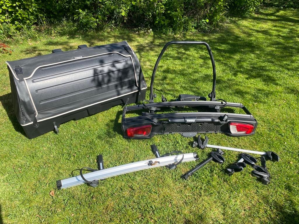 Thule fiestendrager + koffer + toebehoren, Ophalen, 3 fietsen of meer, Zo goed als nieuw, Trekhaakdrager