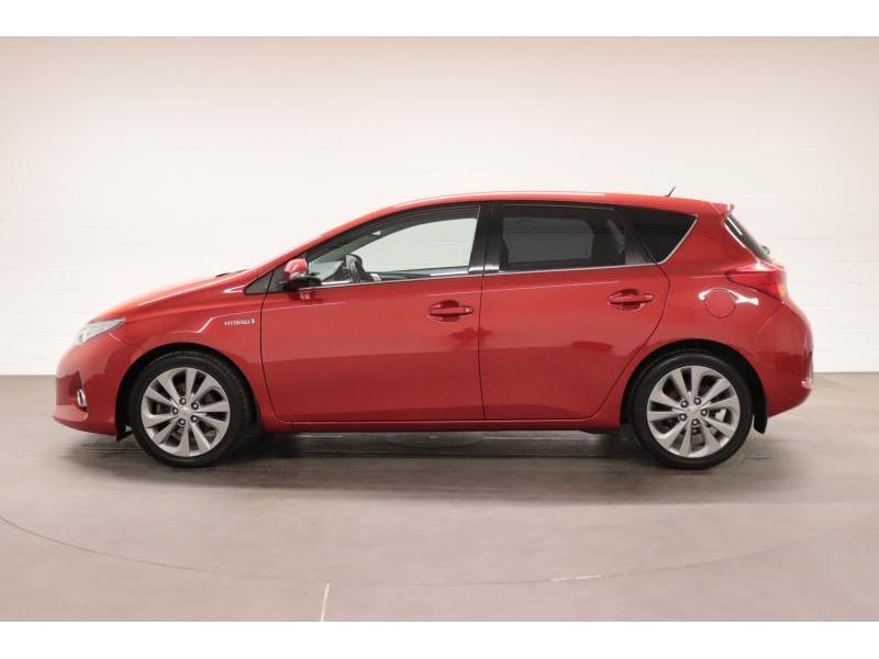 Toyota Auris 1.8 HSD Lounge CVT Toyota Auris Lounge 1.8 HSD, Rouge, Achat, 5 portes, https://public.car-pass.be/vhr/efd6540a-65ba-46b2-b278-60db25f4eb4d