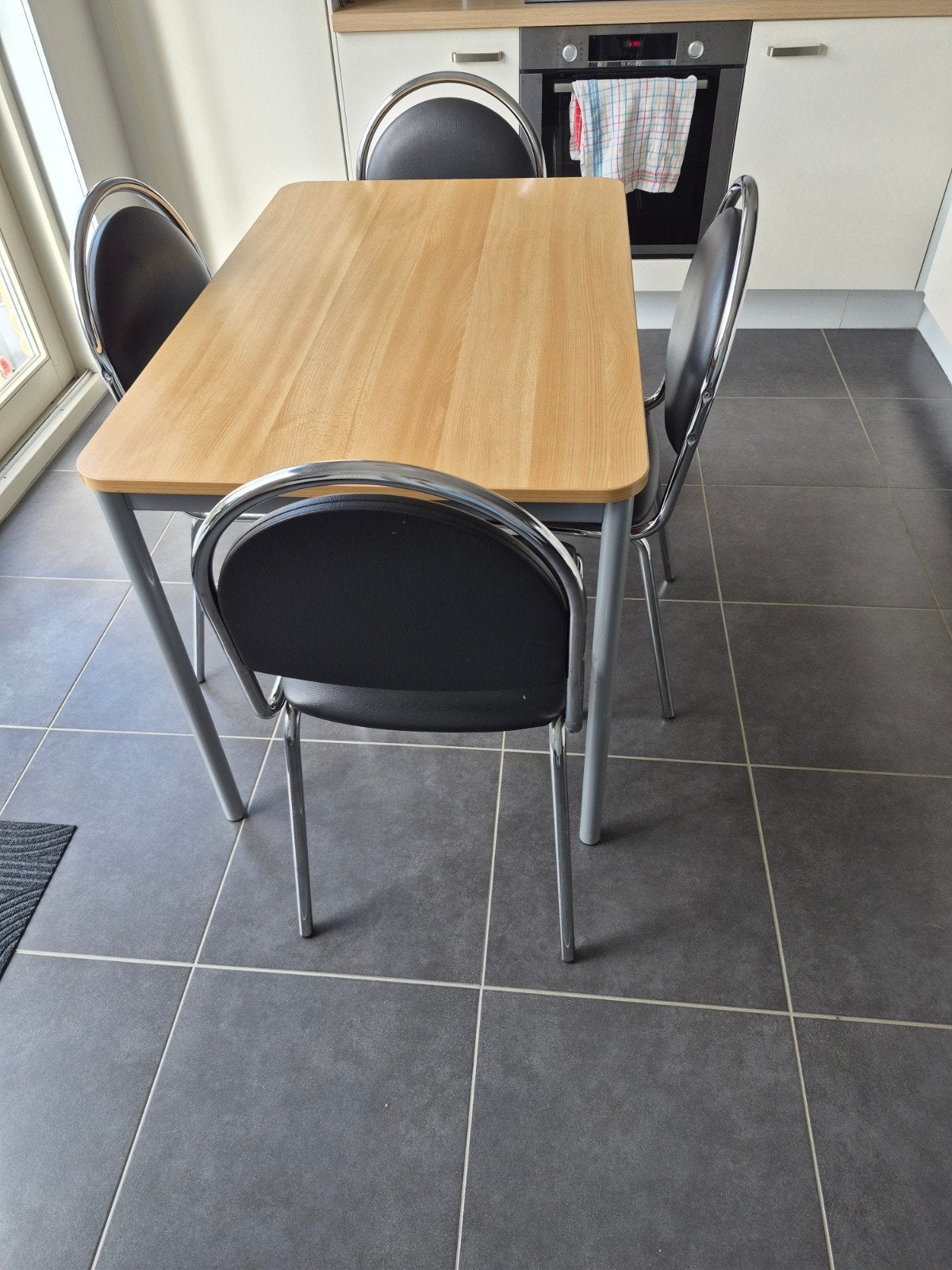 keukentafel met stoelen, Ophalen