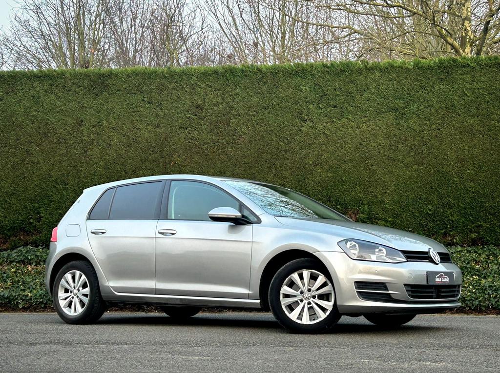 Vw Golf 7 1.2 tsi / AUTOMATIC /Km 137.841 / Bj 2013, Auto's, Volkswagen, Euro 5, Stof, Zwart, Beige