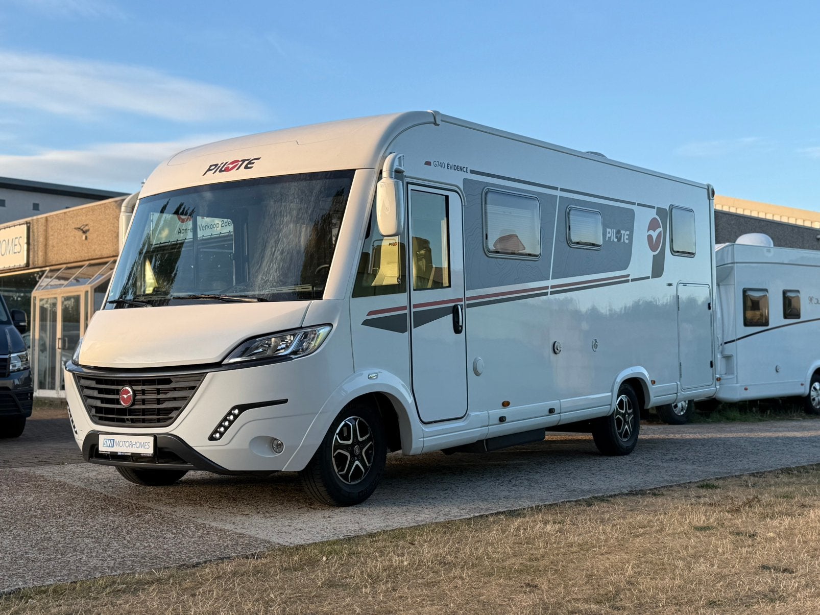 Pilote G 740 FGJ Evidence - 180 CV - 1 châssis Eig* Al-Ko *, Jusqu'à 4, Entreprise, Fiat, Douche