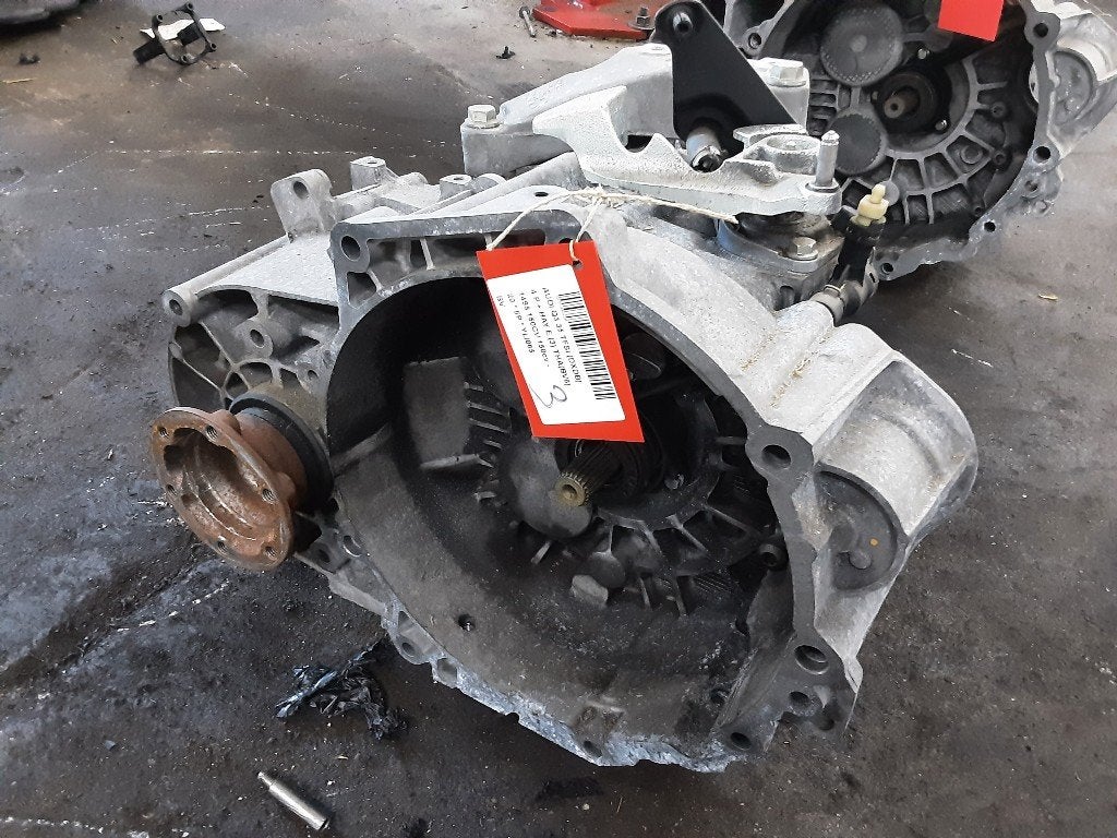 VERSNELLINGSBAK Audi Q3 (F3B) (01-2018/06-2021) (THA), Info@audi.de, Audi, Audi AG, Gebruikt