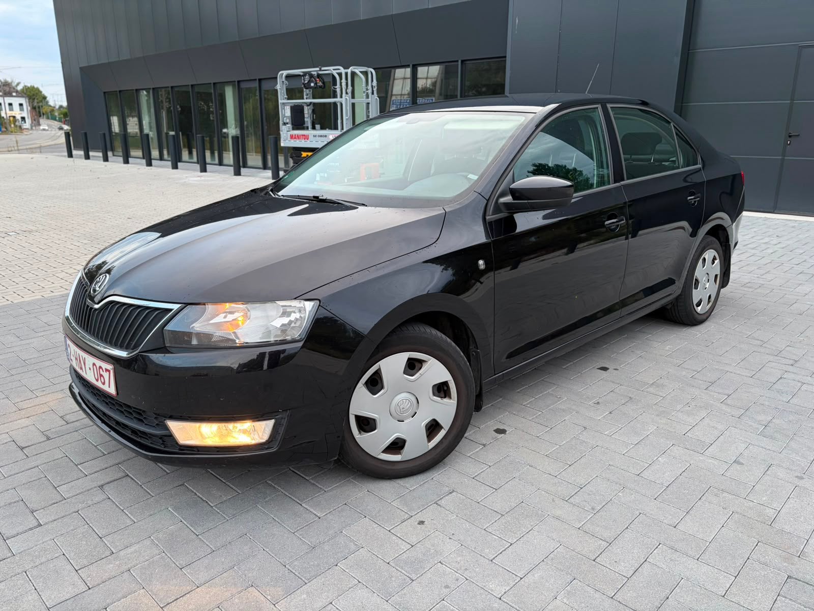 Skoda Rapid 12tsi 105cv an2015 Euro5b Clim Gps 1er proprio, Auto's, Voorwielaandrijving, Euro 5, Stof, Zwart