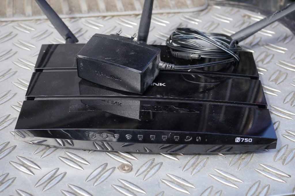 TP-Link TP-WDR4300 (ou N750), Informatique & Logiciels, Commutateurs réseau, Enlèvement ou Envoi, Utilisé