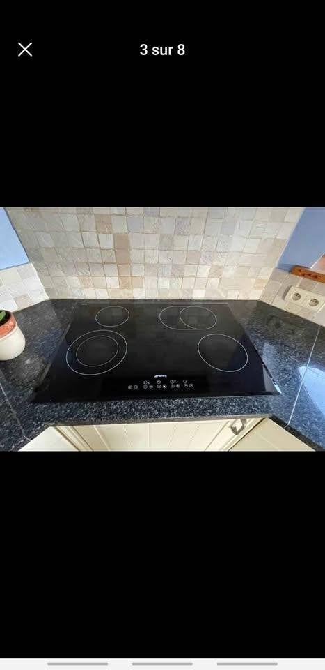 Taque de cuisson vitrocéramique smeg, Electroménager, Tables de cuisson, 4 zones de cuisson, Enlèvement, Utilisé, Encastré
