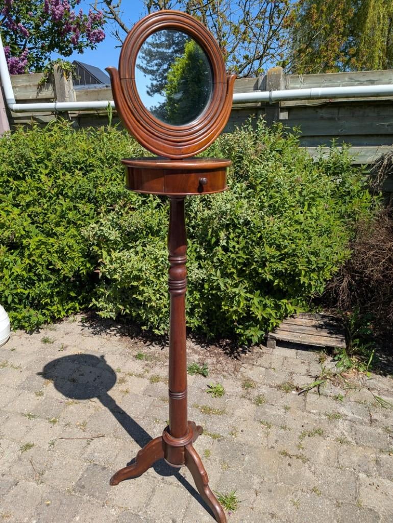 coiffeuse ancien en acajou, Enlèvement