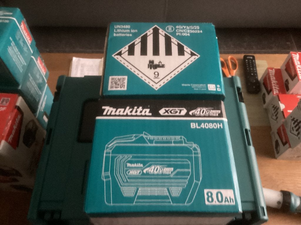 Nieuwe Makita originele accu’s 2x BL4080N per stuk 300,00 e, Bricolage & Construction, Enlèvement, Neuf