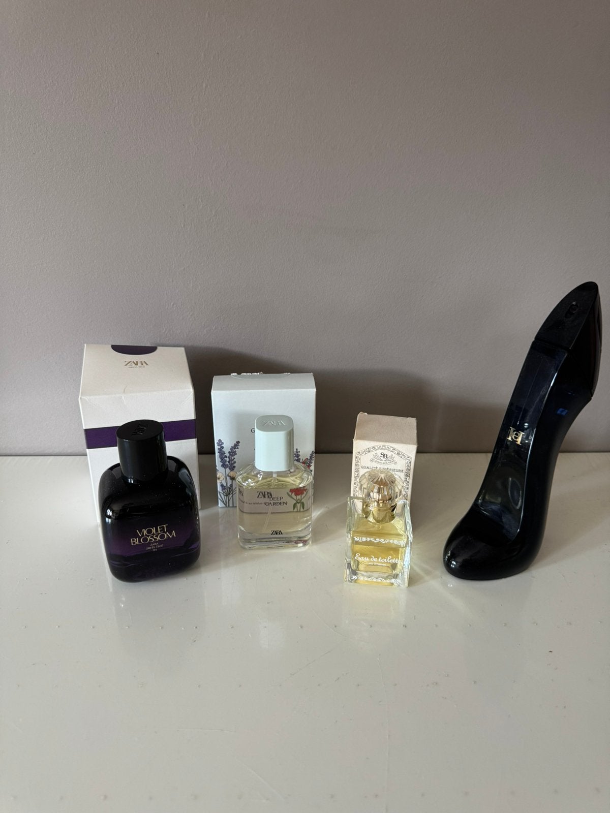 Lot Vrouwenparfume (o.a: Good Girl), Enlèvement ou Envoi, Comme neuf