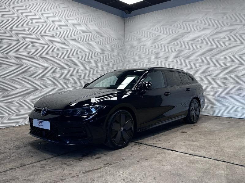 Volkswagen Passat 1.5 eTSI*DSG*R-LINE*MASSAGE*PANO*360°*VAR, Autos, Achat, Euro 6, Entreprise, Noir