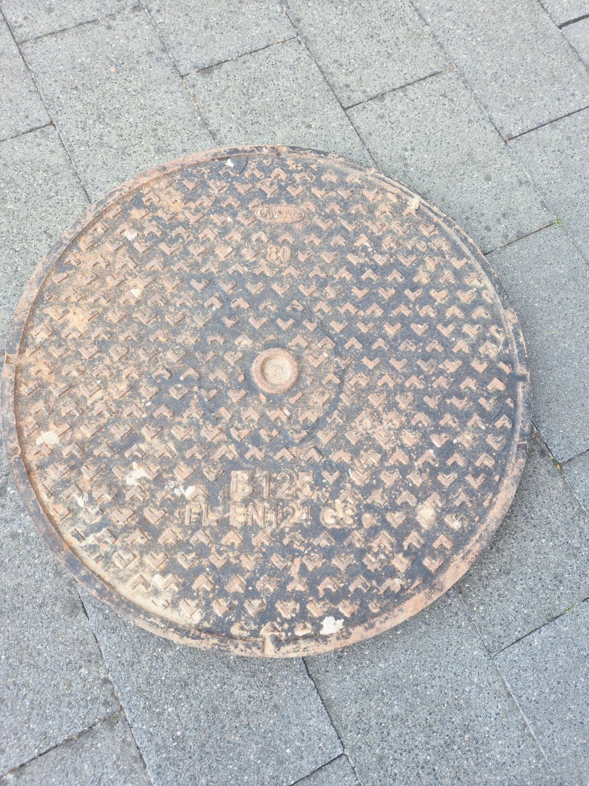 gietijzeren putdeksel 80 rond, Ophalen, Gebruikt