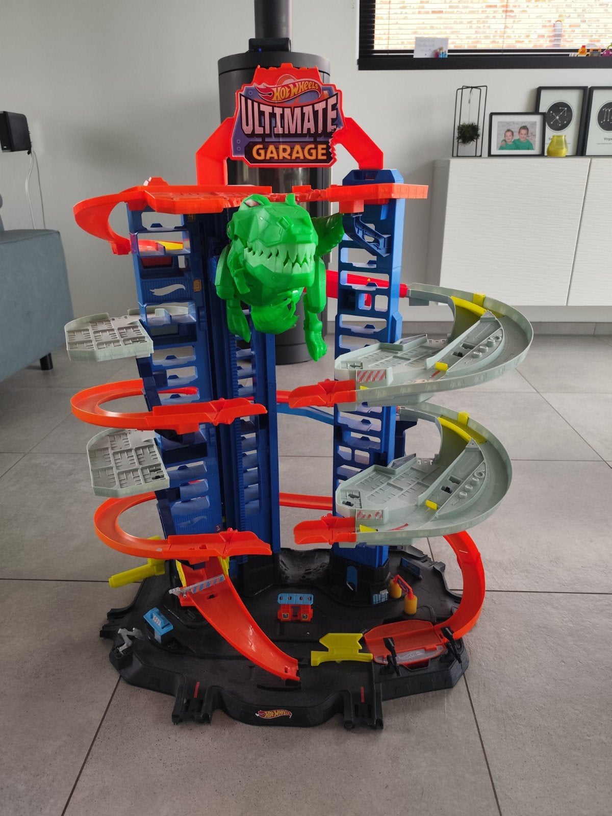 Hot Wheels ultimate garage Dino nieuwstaat, Kinderen en Baby's, Ophalen, Racebaan, Zo goed als nieuw, Hot Wheels