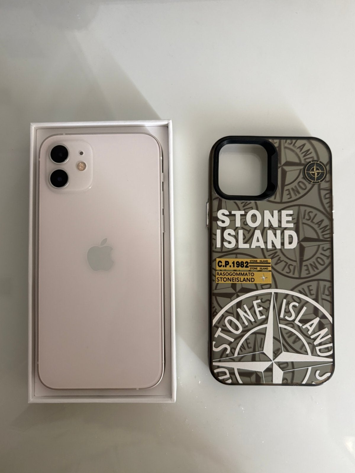 Iphone 12 + coque STONE ISLAND + chargeur, Enlèvement, Comme neuf, IPhone 12