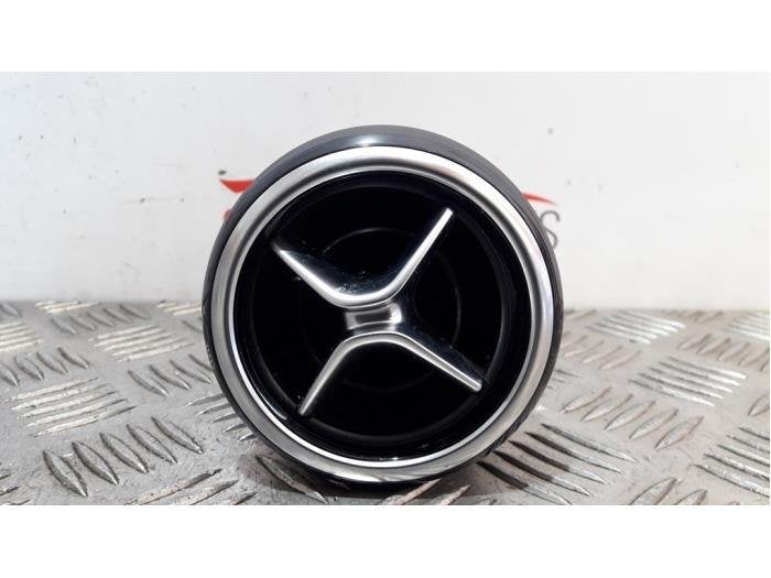 Grille aération tableau de bord d'un Mercedes B-Klasse, 3 mois de garantie, Utilisé, -, -