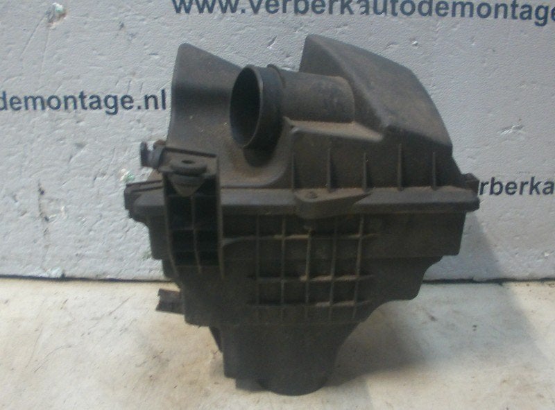 BOITIER FILTRE À AIR Ford Focus 2 Wagon (01-2004/09-2012), Henry-Ford-Straße  1
50735  Köln, DE, Ford-Werke GmbH, Kunden@ford.com